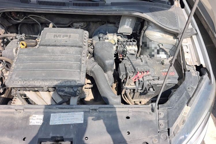 Used Volkswagen Jetta 2015 Zhuihui Edition 1.6L Manual Comfort Model Engine Bay Left