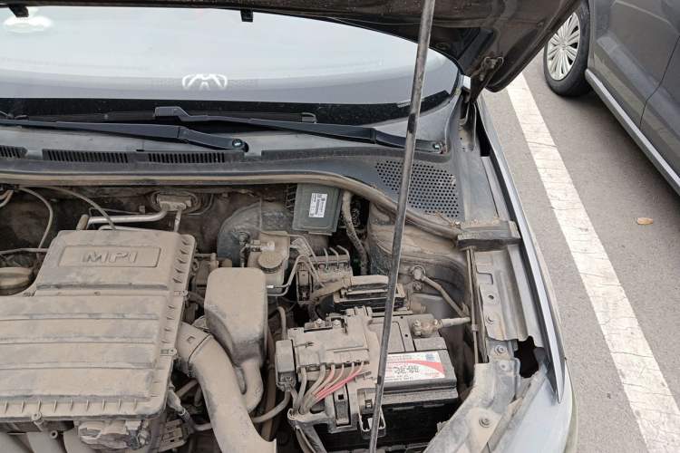 Used Volkswagen Jetta 2015 1.6L Automatic Fashion Model Engine Bay Left