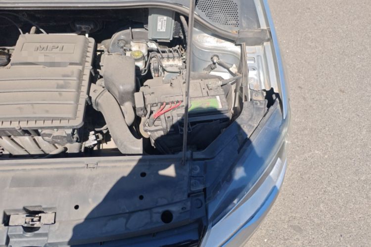 Used Volkswagen Jetta 2015 Zhuihui Edition 1.4L Manual Fashion Model Engine Bay Left