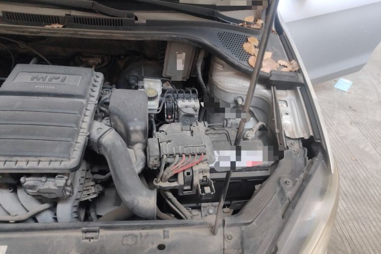 Used Volkswagen Jetta 2015 Value Edition 1.6L Manual Fashionable Style Engine Bay Left
