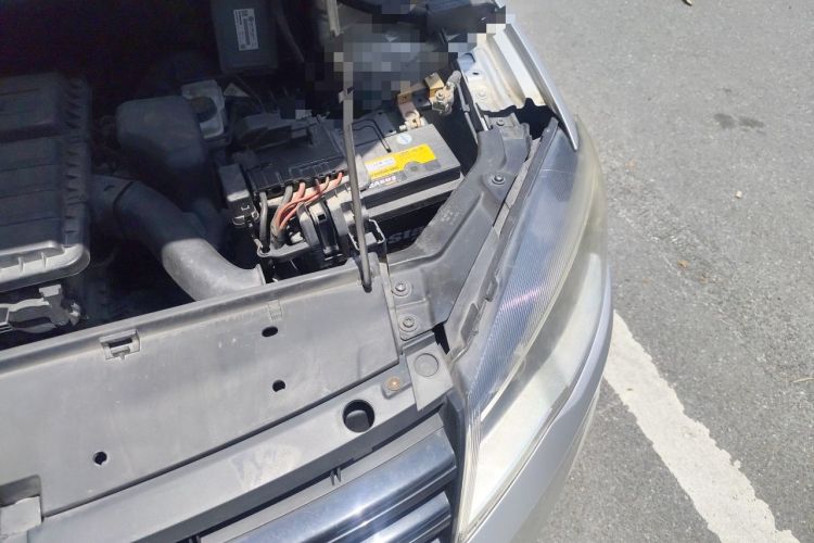 Used Volkswagen Jetta 2015 1.6L Manual Fashion Edition Engine Bay Left