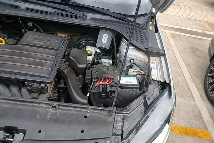 Used Volkswagen Jetta 2015 1.6L Manual Comfort Model Engine Bay Left