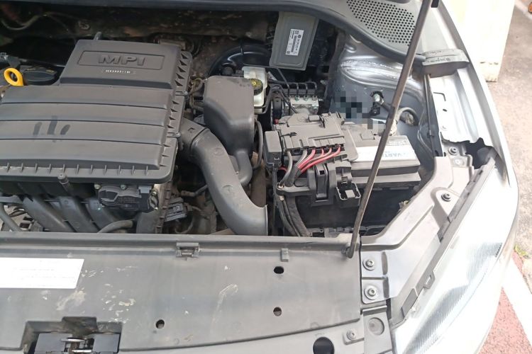 Used Volkswagen Jetta 2015 1.4L Manual Fashion Model Engine Bay Left