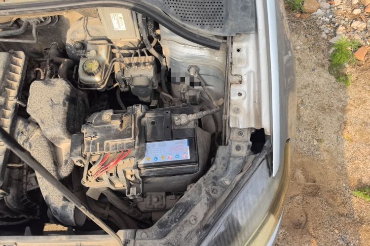 Used Volkswagen Jetta 2015 Zhuihui Edition 1.6L Manual Comfort Model Engine Bay Left