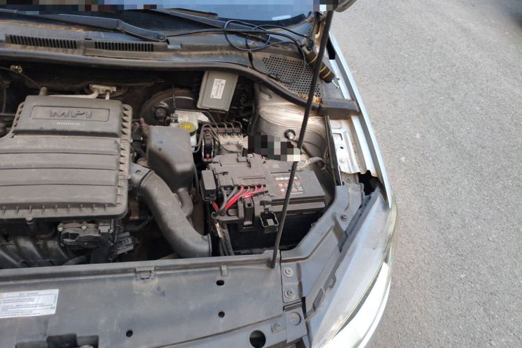 Used Volkswagen Jetta 2015 Zhuihui Edition 1.4L Manual Fashion Model Engine Bay Left