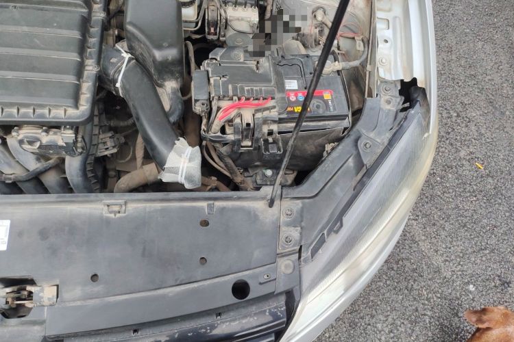 Used Volkswagen Jetta 2015 1.6L Manual Fashion Edition Engine Bay Left