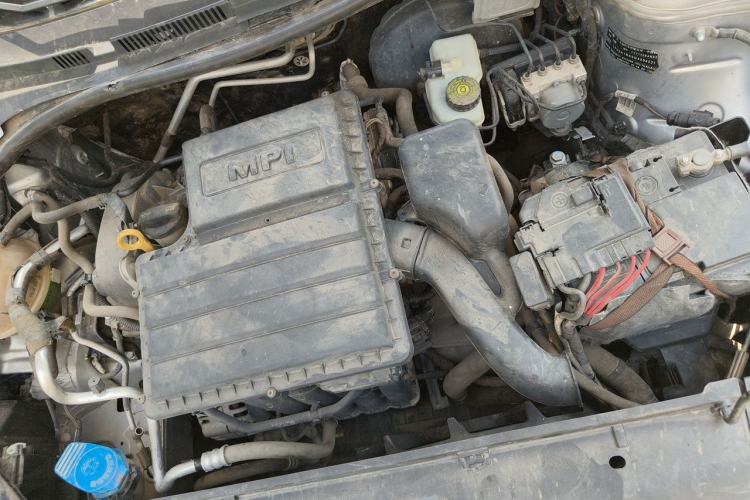 Used Volkswagen Jetta 2015 Zhuihui Edition 1.4L Manual Fashion Model Engine Bay Left