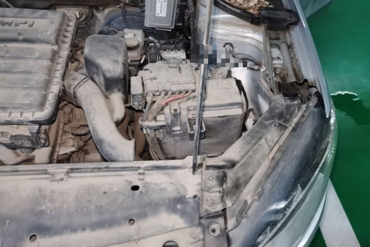 Used Volkswagen Jetta 2015 Zhuihui Edition 1.4L Manual Fashion Model Engine Bay Left