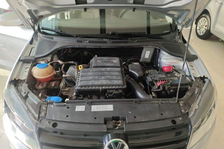 Used Volkswagen Jetta 2015 1.4L Manual Fashion Model Engine Bay