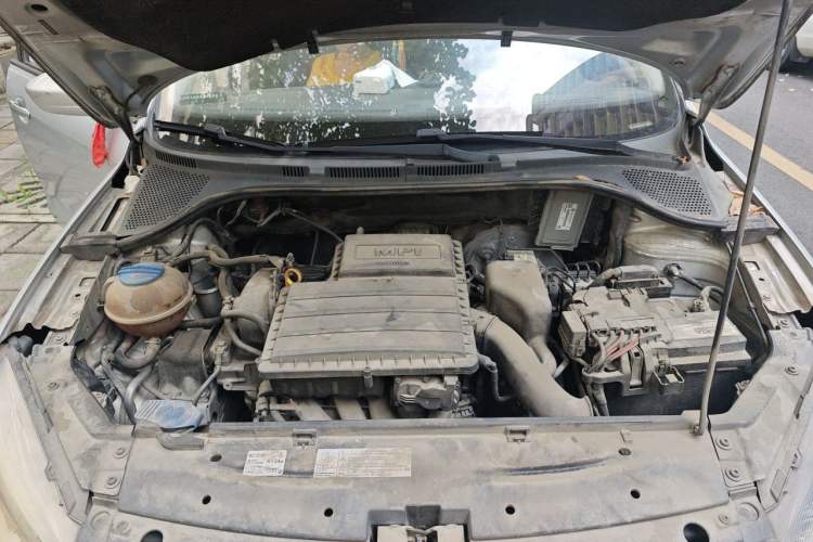 Used Volkswagen Jetta 2015 1.6L Automatic Fashion Model Engine Bay