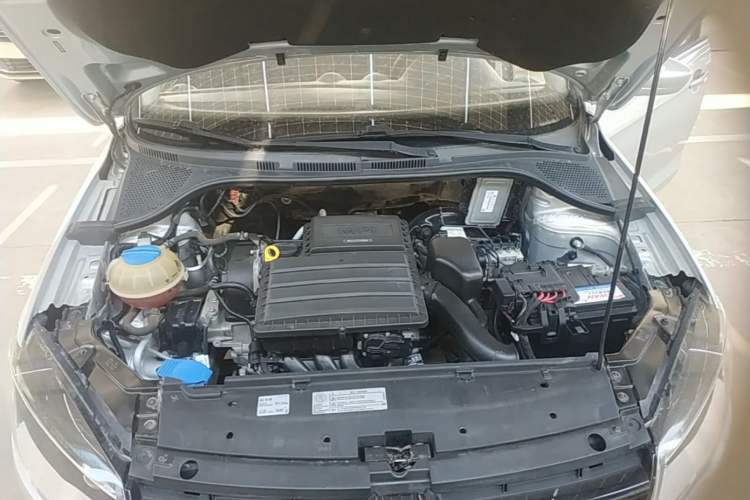 Used Volkswagen Jetta 2015 Zhuihui Edition 1.4L Manual Fashion Model Engine Bay