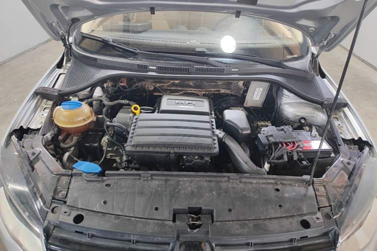 Used Volkswagen Jetta 2015 1.4L Manual Fashion Model Engine Bay