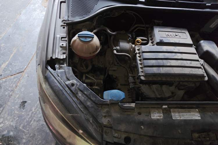 Used Volkswagen Jetta 2015 1.6L Manual Comfort Model Engine Bay Right