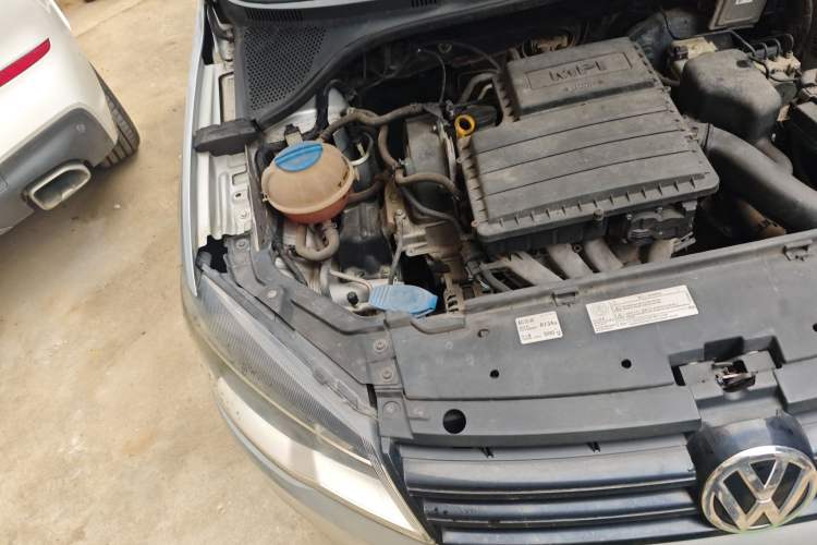 Used Volkswagen Jetta 2015 1.6L Manual Fashion Edition Engine Bay Right