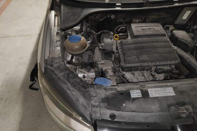 Used Volkswagen Jetta 2015 1.6L Manual Fashion Edition Engine Bay Right