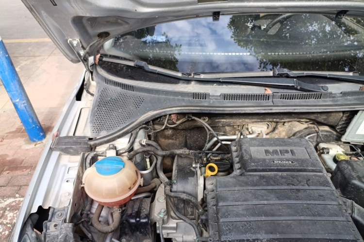 Used Volkswagen Jetta 2015 1.6L Manual Fashion Edition Engine Bay Right