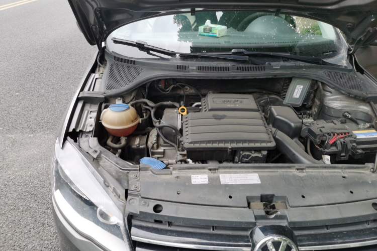 Used Volkswagen Jetta 2015 Zhuihui Edition 1.6L Manual Comfort Model Engine Bay Right