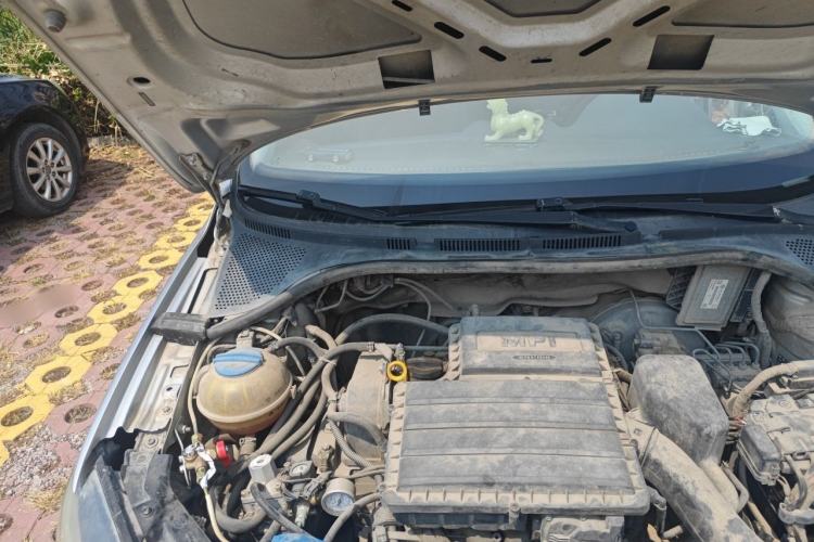 Used Volkswagen Jetta 2015 1.6L Automatic Fashion Model Engine Bay Right