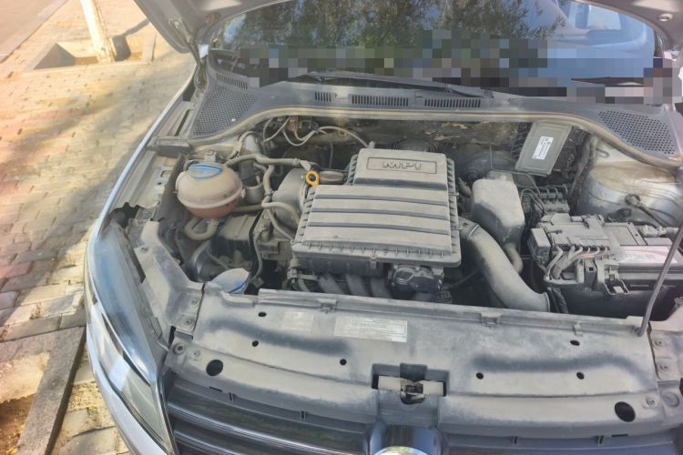 Used Volkswagen Jetta 2015 Zhuihui Edition 1.4L Manual Fashion Model Engine Bay Right