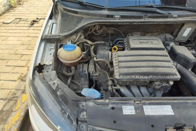 Used Volkswagen Jetta 2015 Value Edition 1.6L Manual Fashionable Style Engine Bay Right