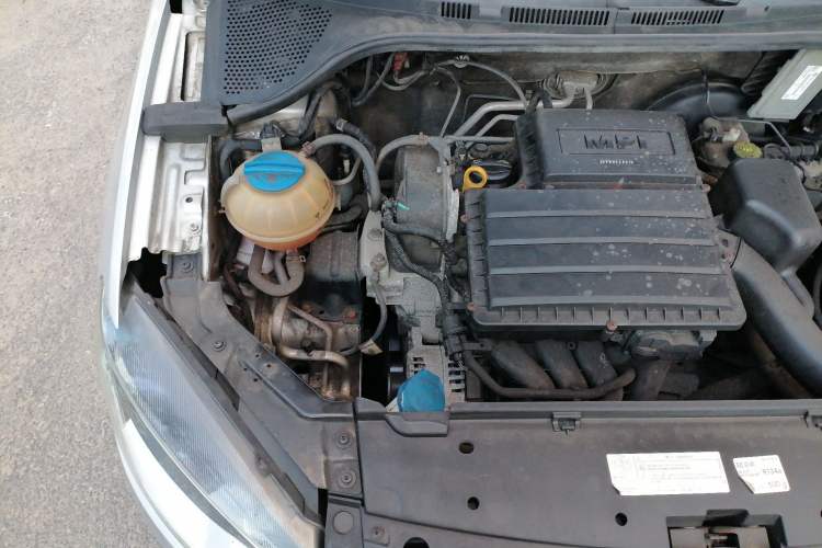 Used Volkswagen Jetta 2015 1.6L Manual Fashion Edition Engine Bay Right