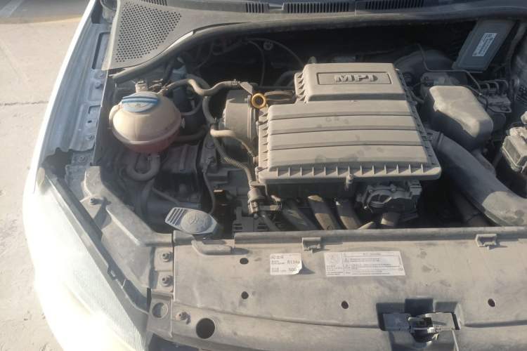 Used Volkswagen Jetta 2015 Zhihui Edition 1.4L Manual Comfort Model Engine Bay Right