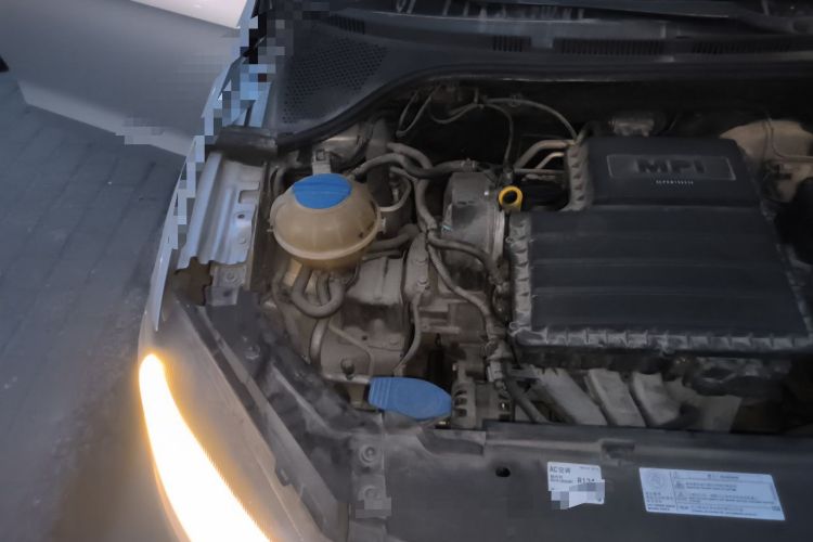 Used Volkswagen Jetta 2015 Value Edition 1.6L Manual Fashionable Style Engine Bay Right