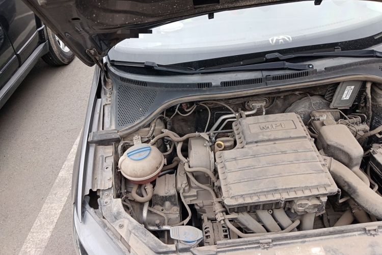 Used Volkswagen Jetta 2015 1.6L Automatic Fashion Model Engine Bay Right