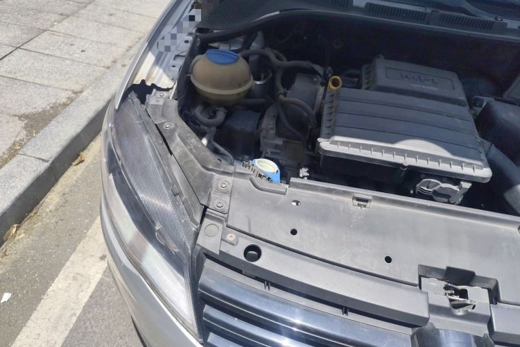 Used Volkswagen Jetta 2015 1.6L Manual Fashion Edition Engine Bay Right