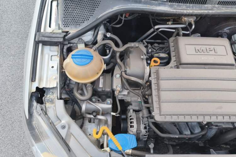 Used Volkswagen Jetta 2015 Value Edition 1.6L Manual Fashionable Style Engine Bay Right