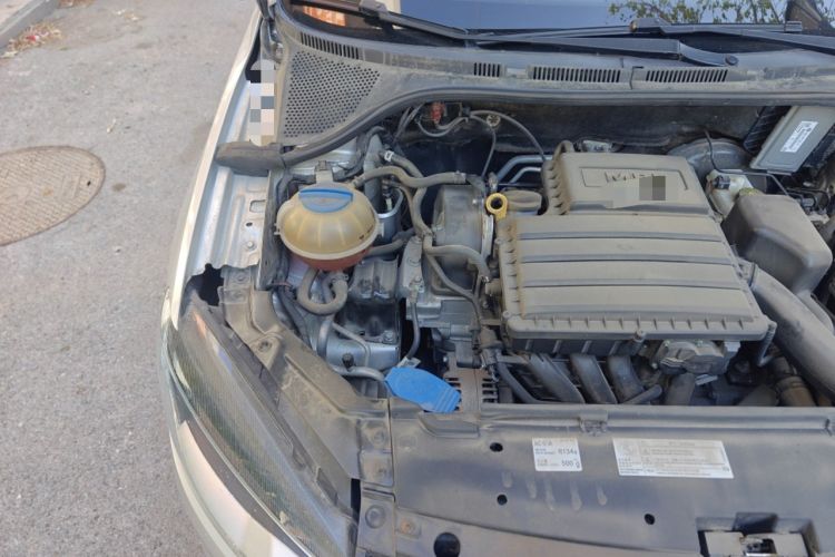 Used Volkswagen Jetta 2015 Value Edition 1.6L Automatic Comfort Version Engine Bay Right
