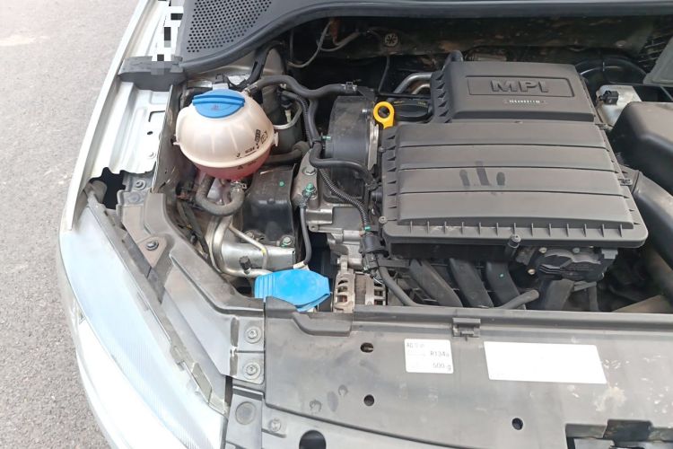 Used Volkswagen Jetta 2015 1.4L Manual Fashion Model Engine Bay Right