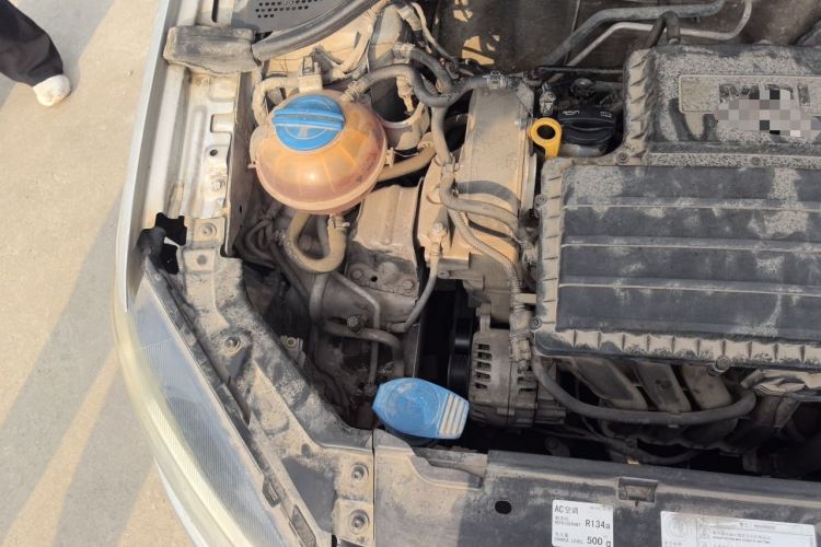 Used Volkswagen Jetta 2015 Zhuihui Edition 1.6L Manual Comfort Model Engine Bay Right