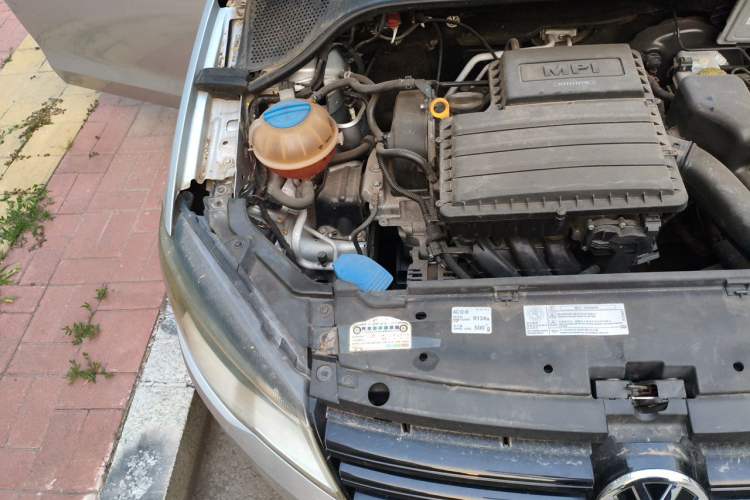 Used Volkswagen Jetta 2015 Zhuihui Edition 1.4L Manual Fashion Model Engine Bay Right