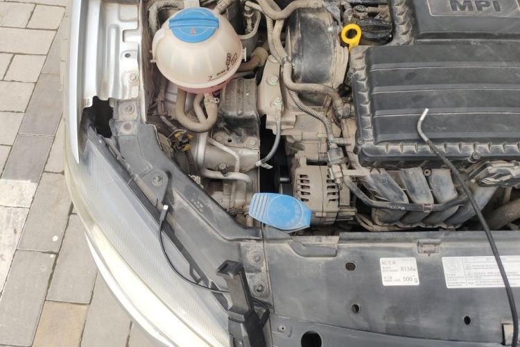 Used Volkswagen Jetta 2015 1.6L Manual Fashion Edition Engine Bay Right