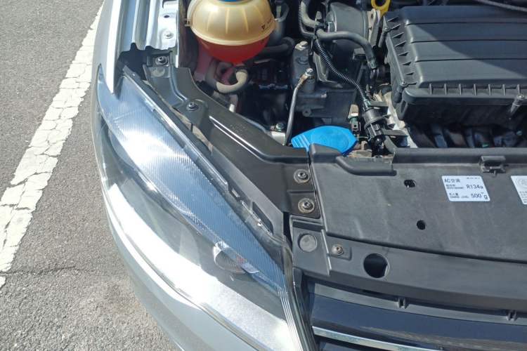 Used Volkswagen Jetta 2015 1.6L Manual Comfort Model Engine Bay Right