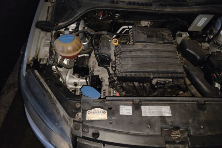 Used Volkswagen Jetta 2015 Zhuihui Edition 1.4L Manual Fashion Model Engine Bay Right