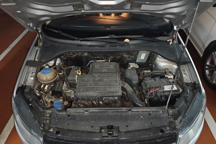 Used Volkswagen Jetta 2015 Value Edition 1.6L Automatic Comfort Version Engine Bay