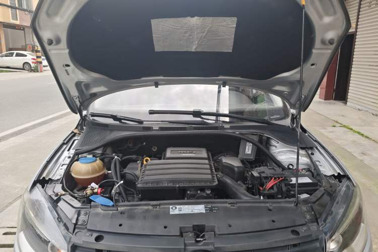 Used Volkswagen Jetta 2015 Value Edition 1.6L Manual Fashionable Style Engine Bay