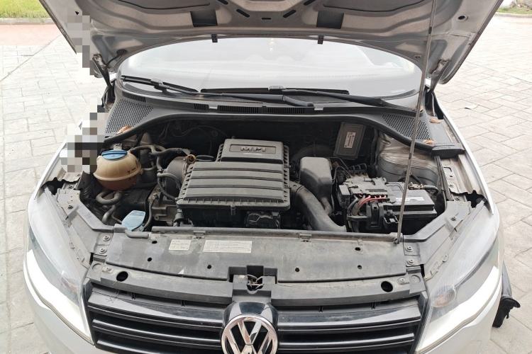 Used Volkswagen Jetta 2015 Zhuihui Edition 1.4L Manual Fashion Model Engine Bay