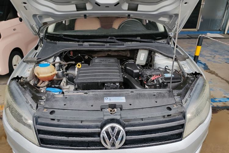 Used Volkswagen Jetta 2015 1.6L Manual Fashion Edition Engine Bay
