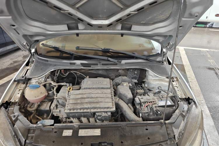 Used Volkswagen Jetta 2015 1.6L Manual Comfort Model Engine Bay