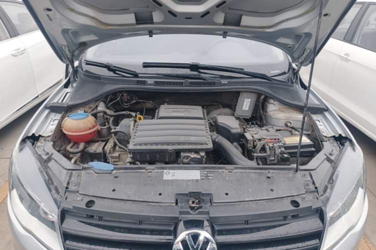 Used Volkswagen Jetta 2015 Value Edition 1.6L Manual Fashionable Style Engine Bay