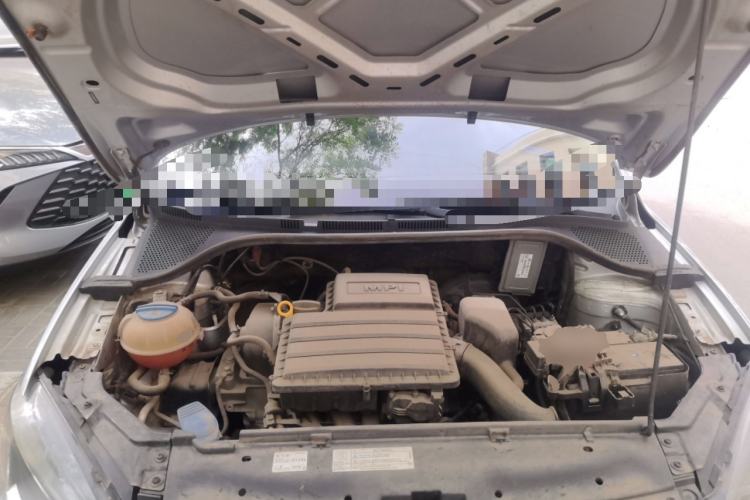 Used Volkswagen Jetta 2015 Zhuihui Edition 1.4L Manual Fashion Model Engine Bay