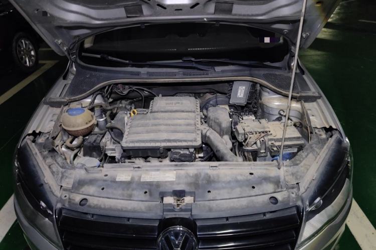 Used Volkswagen Jetta 2015 Value Edition 1.6L Manual Fashionable Style Engine Bay