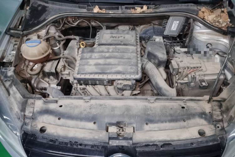 Used Volkswagen Jetta 2015 Zhuihui Edition 1.4L Manual Fashion Model Engine Bay