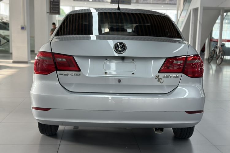 Used Volkswagen Jetta 2015 1.6L Automatic Fashion Model Exterior 1
