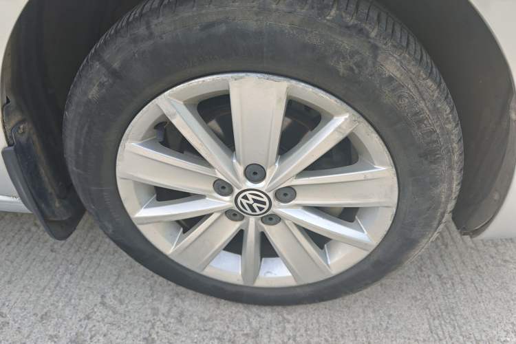 Used Volkswagen Jetta 2015 Zhuihui Edition 1.6L Manual Comfort Model Exterior 1