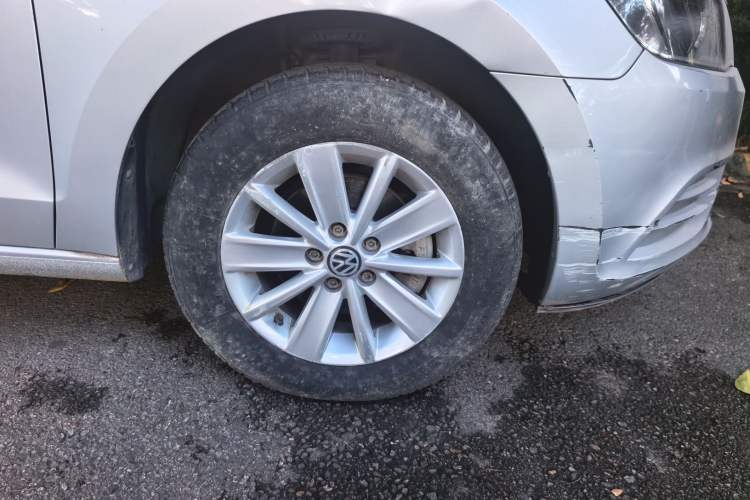 Used Volkswagen Jetta 2015 1.6L Manual Fashion Edition Exterior 1