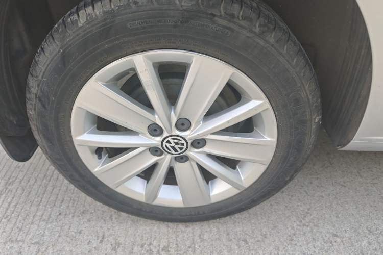 Used Volkswagen Jetta 2015 Zhuihui Edition 1.6L Manual Comfort Model Exterior 2